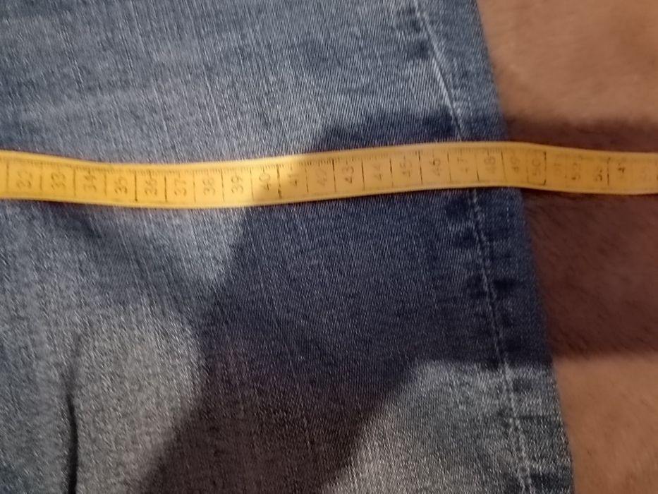 Jeansy ZARA rozciągliwe w stylu mon-fit frayed hem