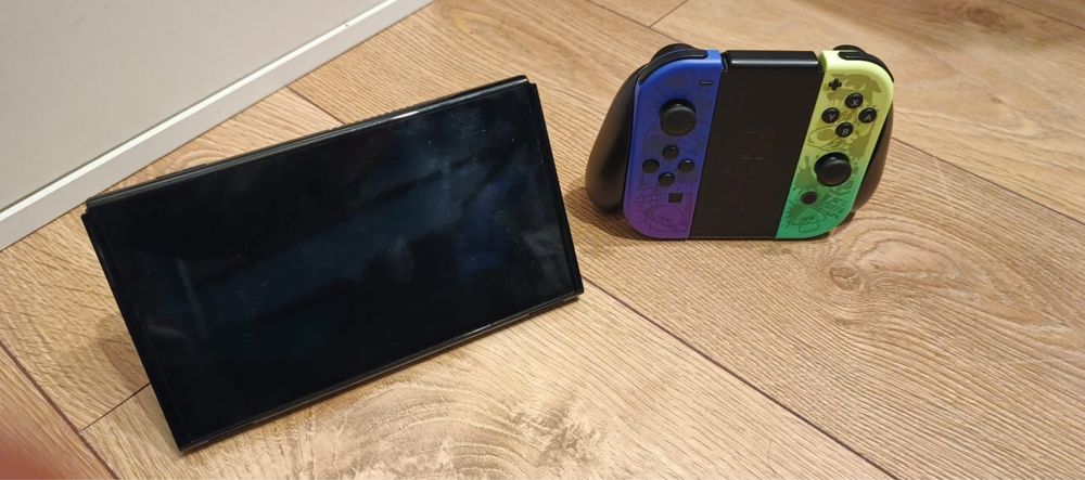 Konsola Nintendo Switch Oled  Splatoon 3 Edition + akcesoria + gry