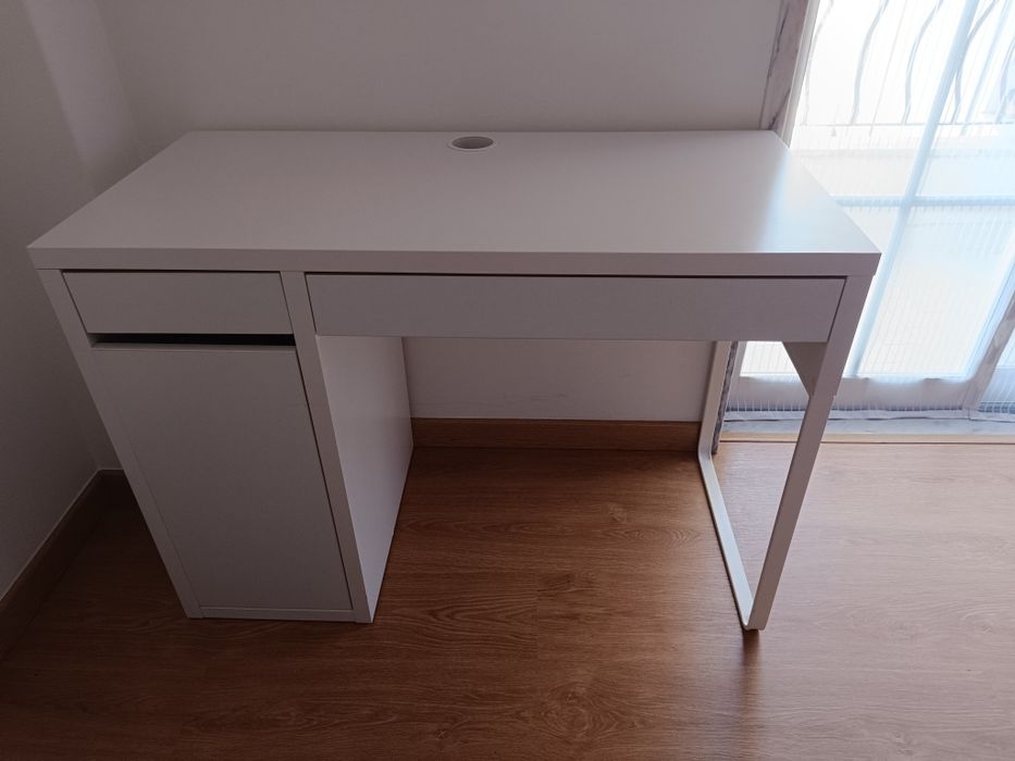 Secretária IKEA Micke branca
