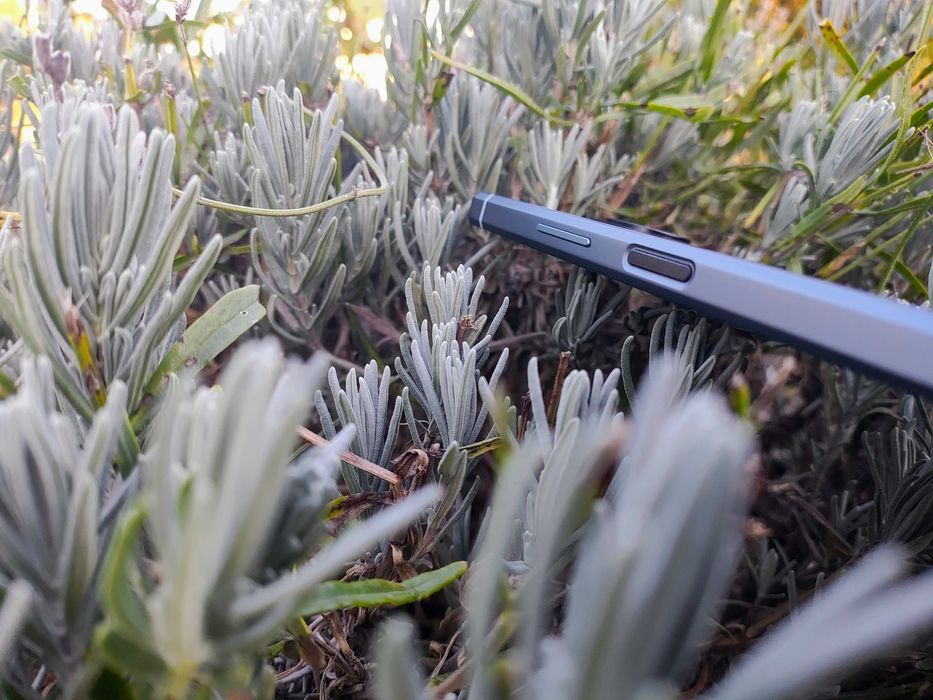 Противоударный смартфон Sharp R8 (2sim,IP68,6.4"240Гц,Snap8Gen2,4570ма