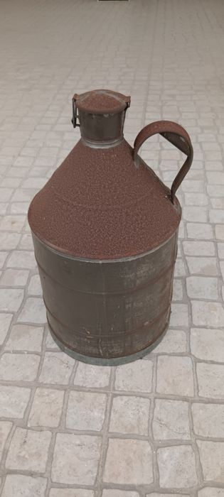 Conjunto de 2  bilhas antigas
