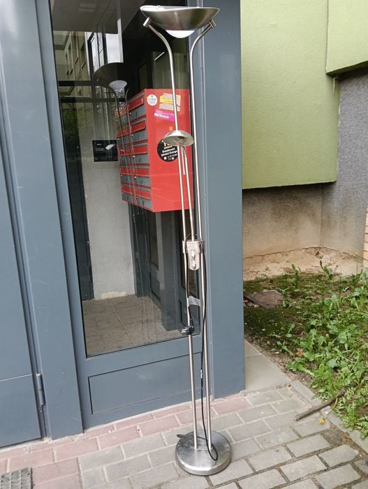Lampa stojąca metalowa