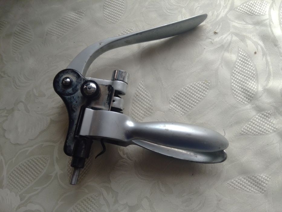 Продам штопор в хорошем состоянии.