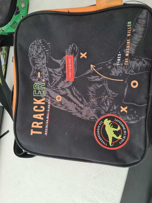 Lancheira criança dinossauro