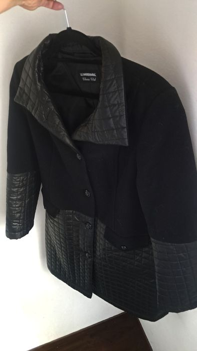 Czarny, elegancki płaszcz Warmia 42