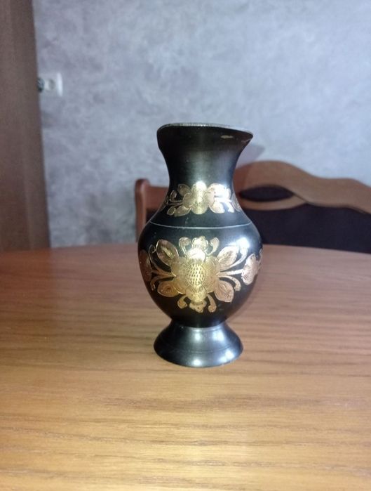 Кувшин з латуні.