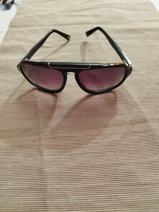vendo óculos  de sol Carrera originais em bom estado.