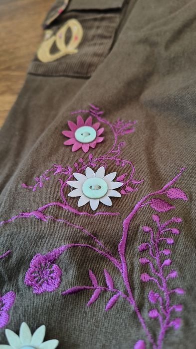 Brązowe jeansy z Kubusiem Puchatkiem