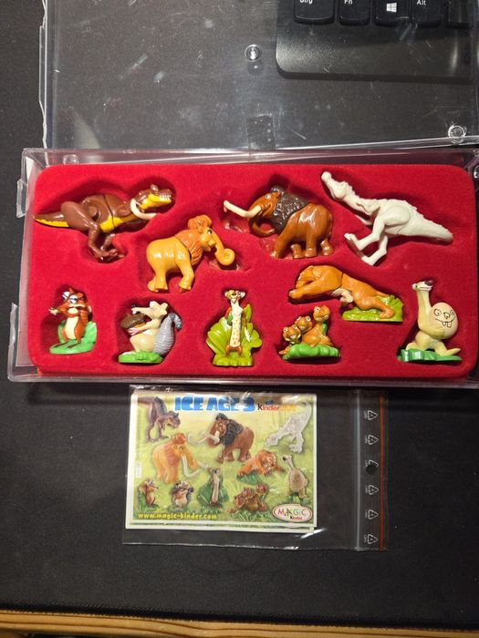 Колекції б/у киндер сюрприз іграшки фігурки подарунок