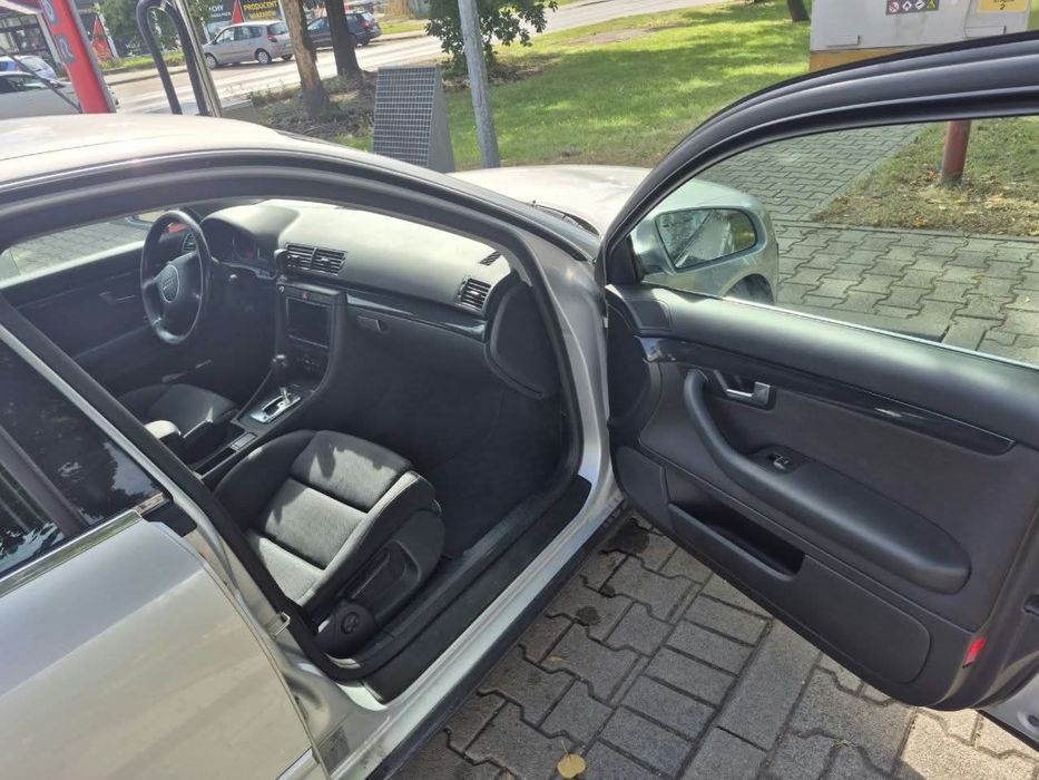 Audi A4 B6 rok 2002 2.0 benzyna