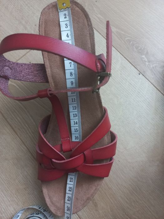 Sandały na koturnie 37