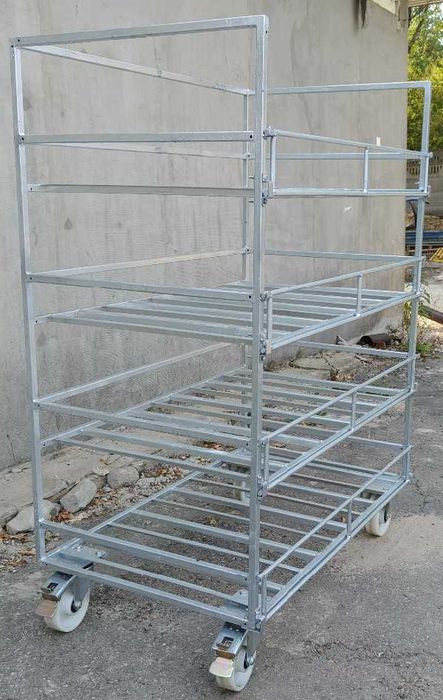 Wózek z kółkami do magazynowania i transportu butli turystycznych