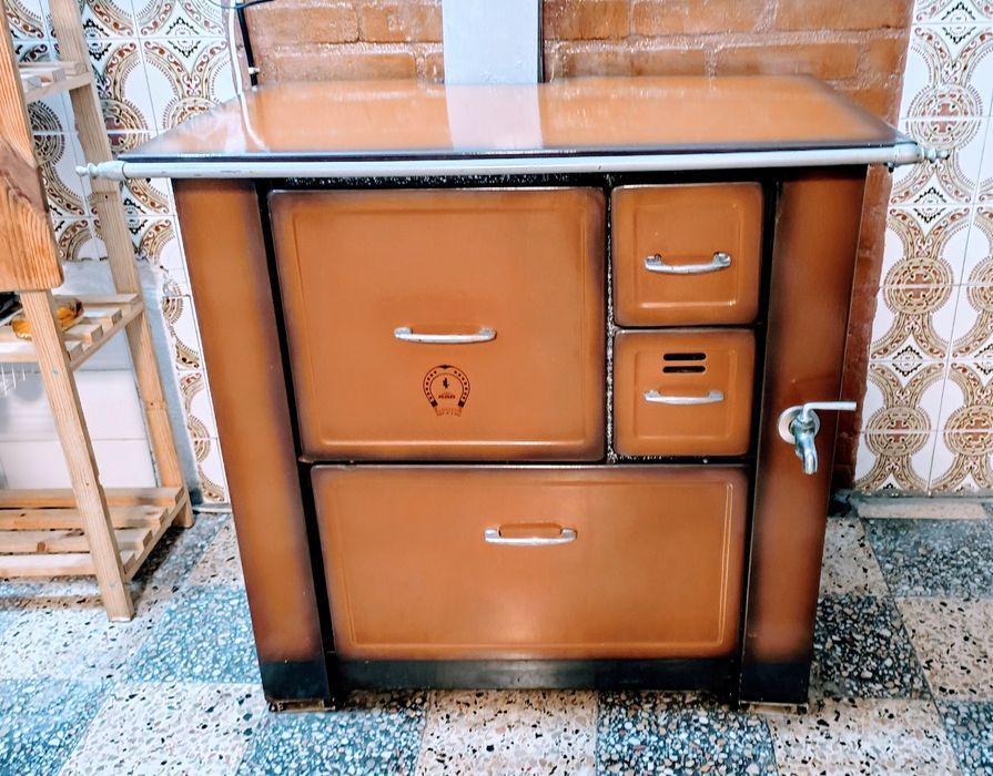 Fogão a Lenha (como novo) - Marca " Fogões Laurel- Caldas de São Jorge