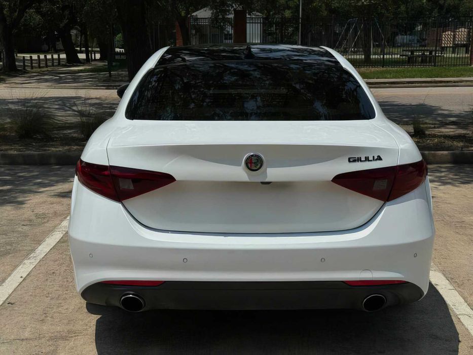 Alfa Romeo Giulia      2018