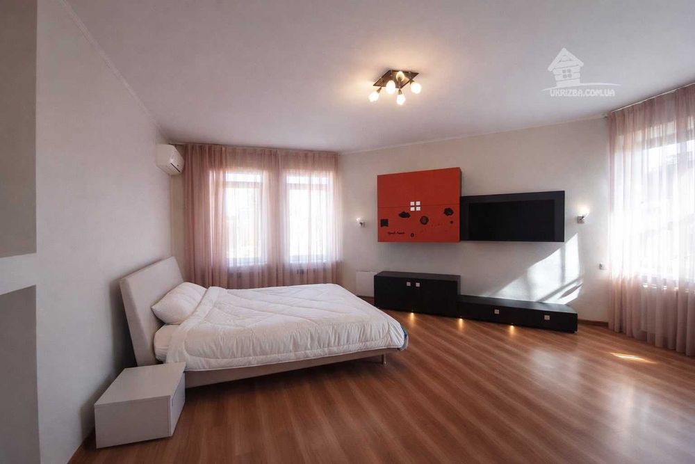 Київ.Будинок 300 кв.Сауна.Джакузі.Більяр.Генератор.Інвертор.До 12 осіб