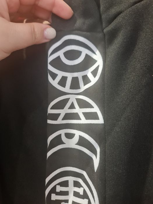 Кофта с оккультными готическими символами