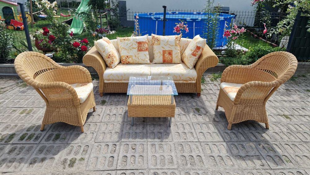 Zestaw rattanowy sofa + 2 fotele + stolik komplet mebli do ogrodu na taras balkon poduszki naturalny rattan