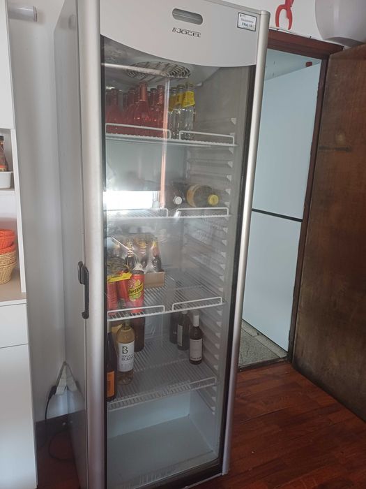 Frigorífico vertical com vitrine