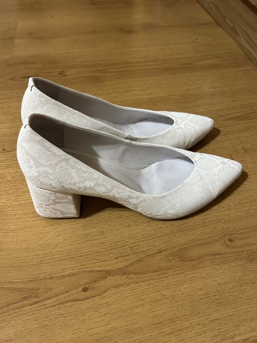 Білі туфлі 40 розмір