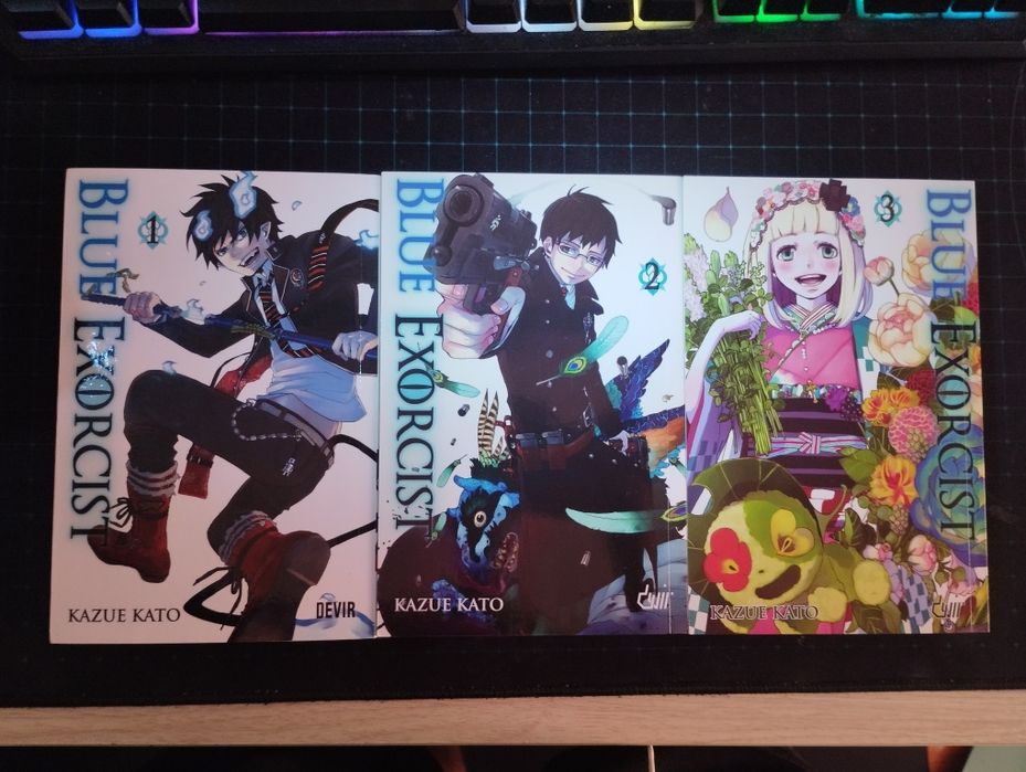 Manga attack on titan e blue exorcist