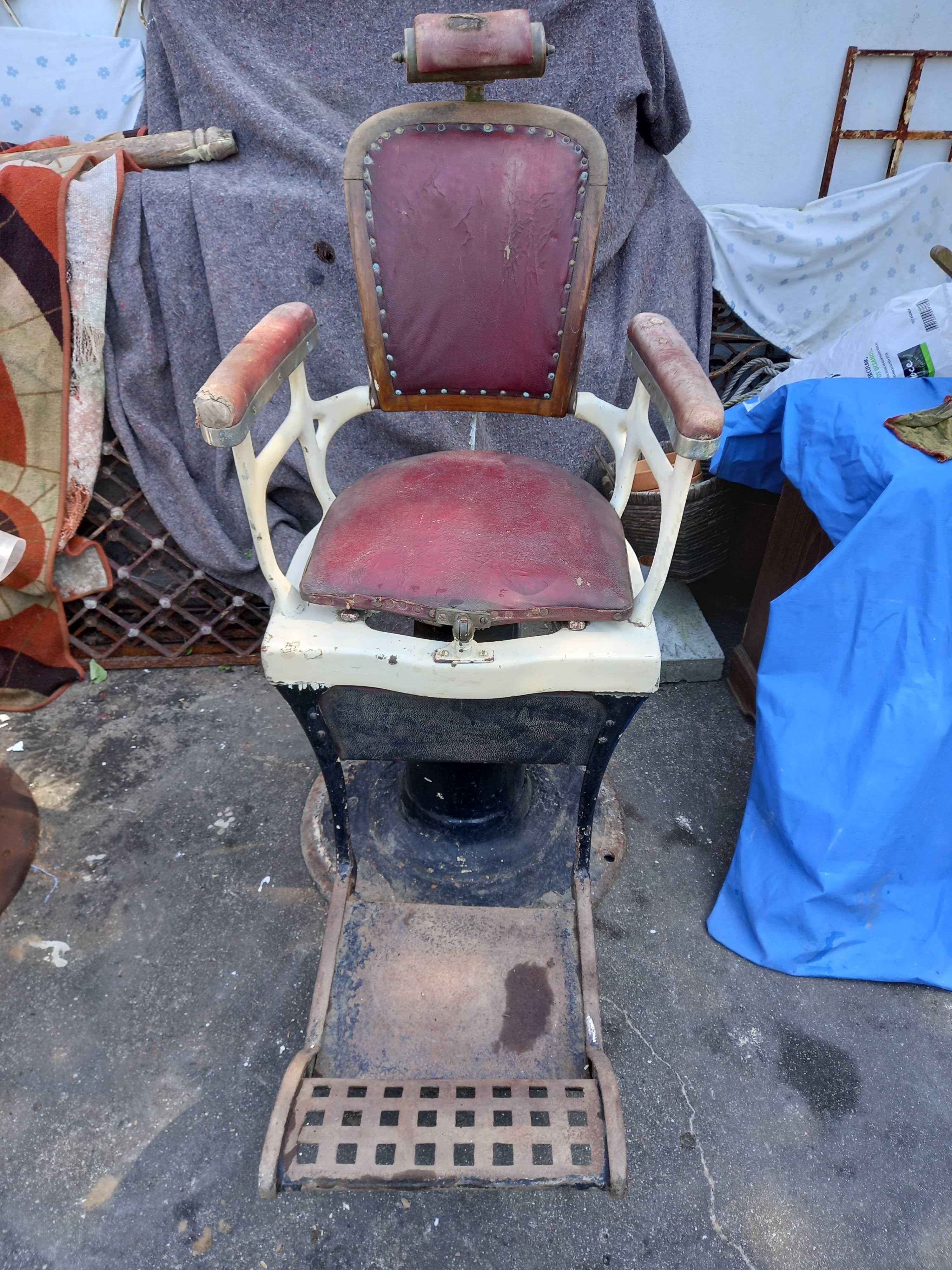 Cadeira de barbeiro antiga Viseu • OLX Portugal
