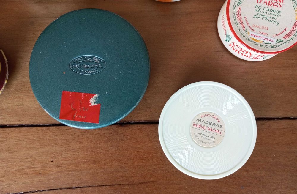 Antigas caixas de pó de arroz