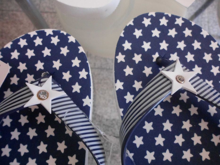 chinelos novos com etiqueta  de praia para menino