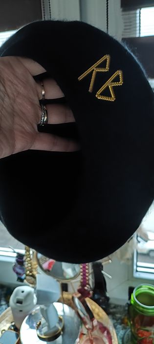 Hit czarny beret z antenką RB  logo