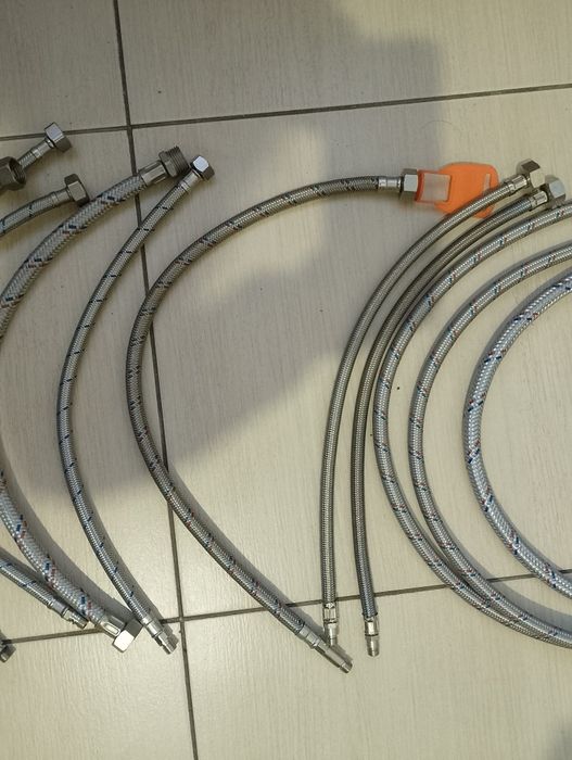 Шланг сантехнический гибкий одним лотом.