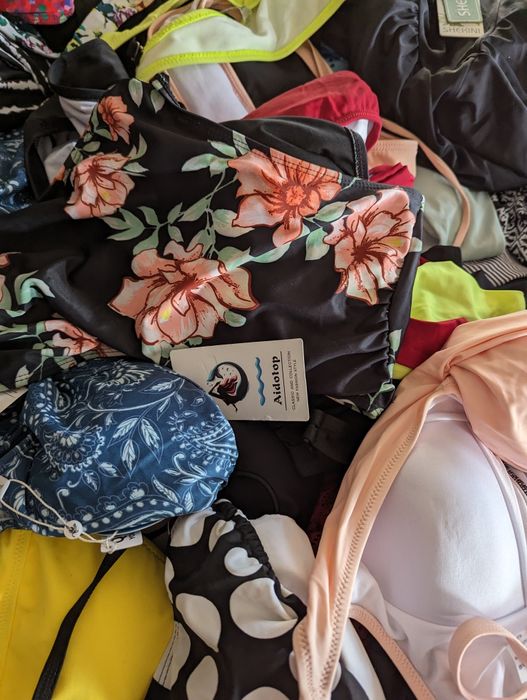 Paczka ok 60 sztuk kostiumów kąpielowych