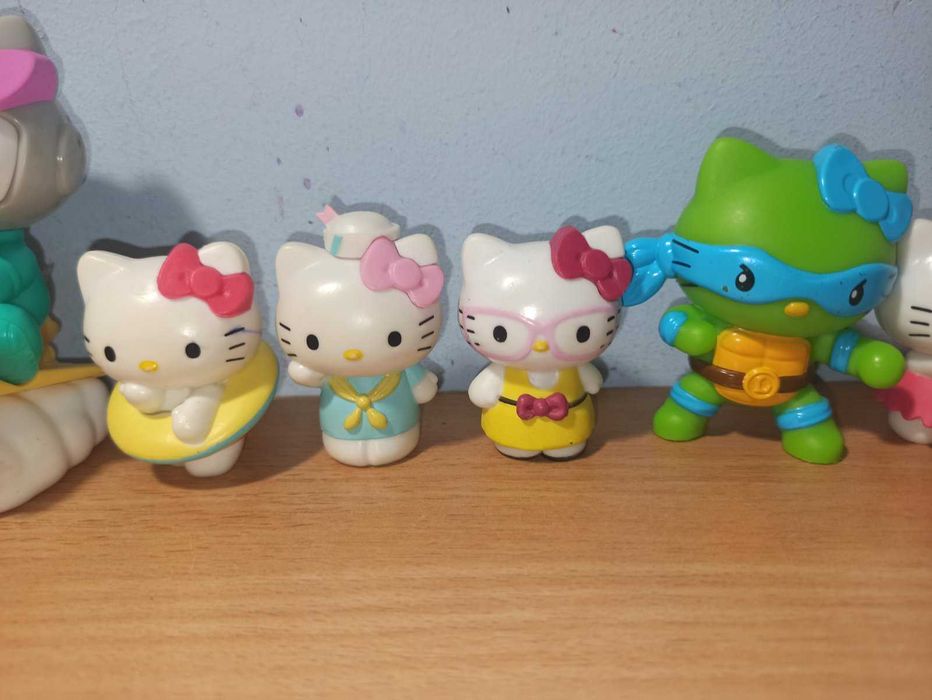 Іграшки Хелоу Кітті кіндер Hello Kitty ліцензійні колекція
