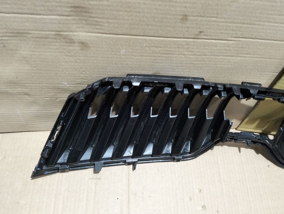 Grill Skoda Superb lll 3V0