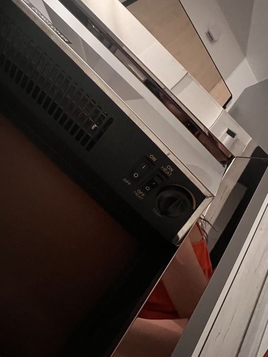 Kominek elektryczny z funkcją grzania