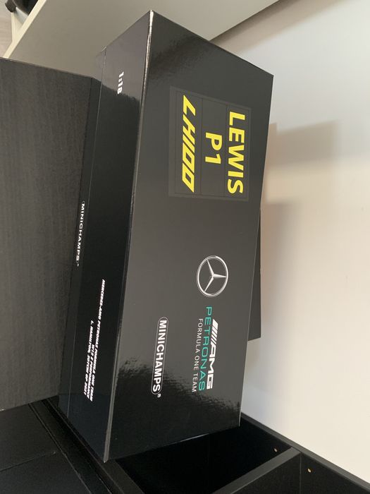 F1 minichamps 1:18 Mercedes - AMG W12 Lewis Hamilton