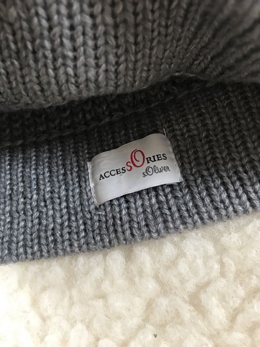 Szara elegancka zimowa czapka damska z kwiatem s.Oliver
