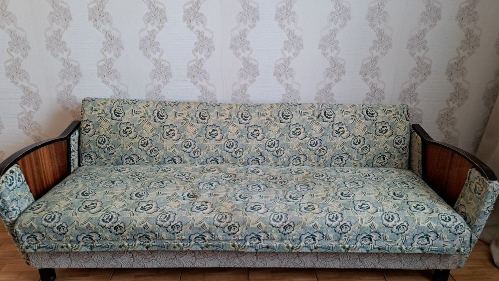 Продам диван для дачі