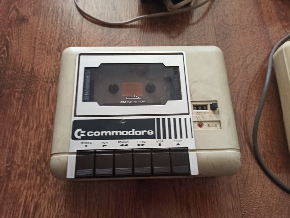 Commodore zasilacze magnetofony