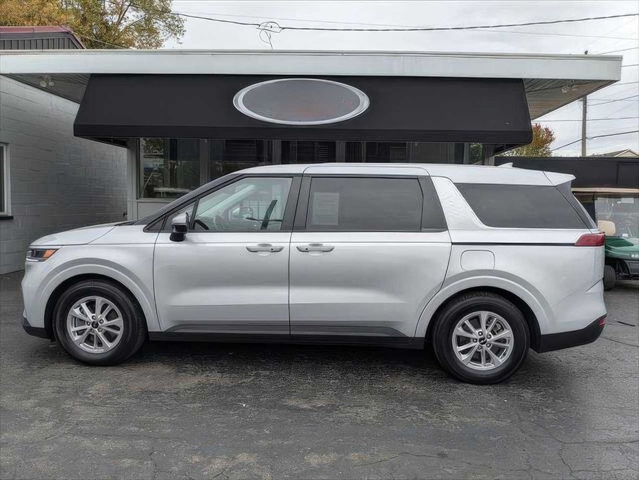 Kia Carnival      2022