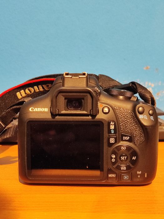 Canon EOS 2000d (2022)