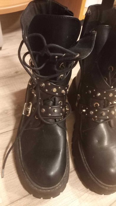 Botas cor preta 39