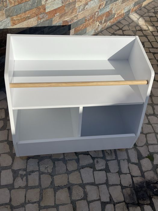 Móvel de arrumação Montessori, com prateleira + compartimentos