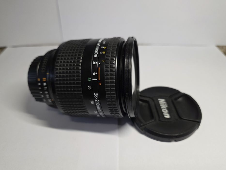 Объектив Nikon 28 -200мм  f/3,5-5,6 D