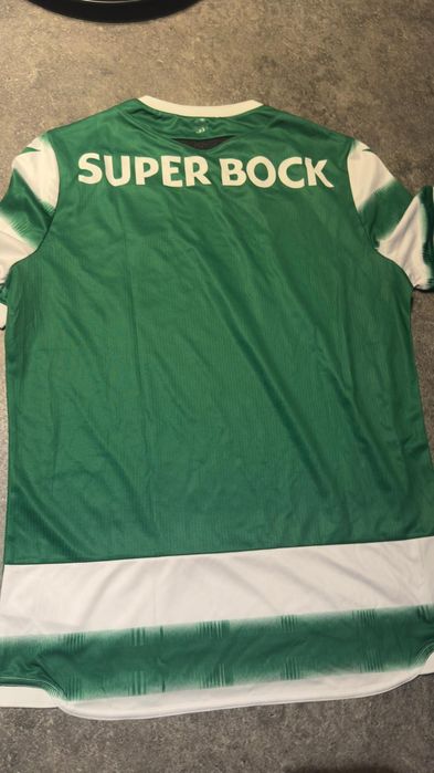 Camisola do Sporting assinada por todos os jogadores