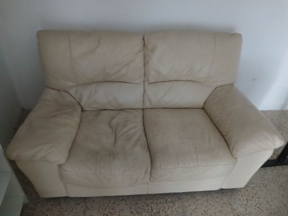 Sofá em pele 2 lugares