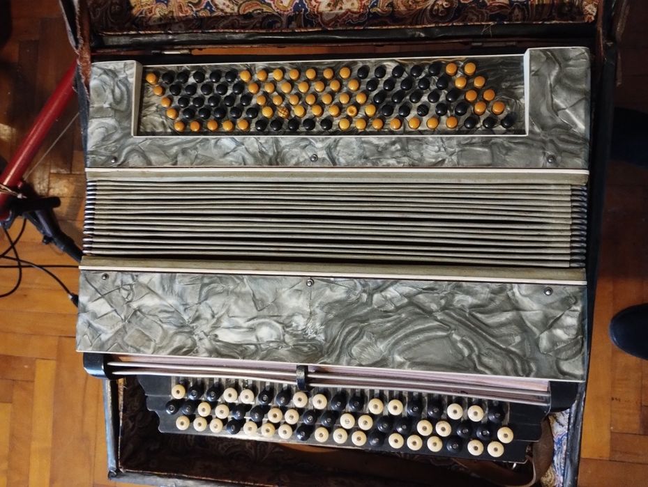 Баян, гармошка, рабочий.