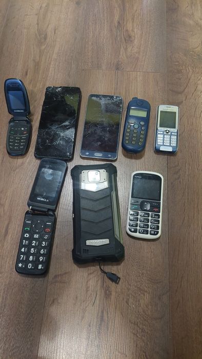 Stare telefony komórkowe cena za całość