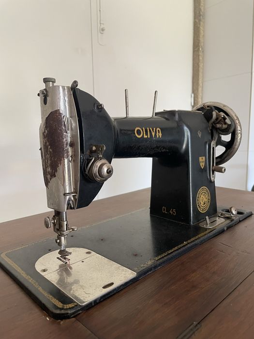 Maquina de costura Oliva antiga
