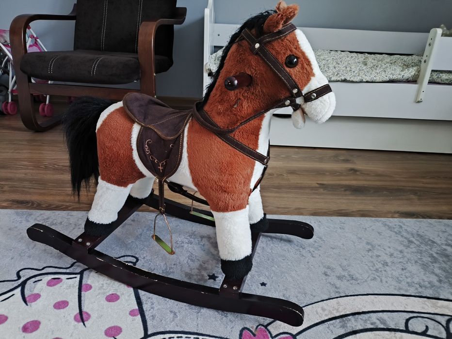 Interaktywny koń na biegunach