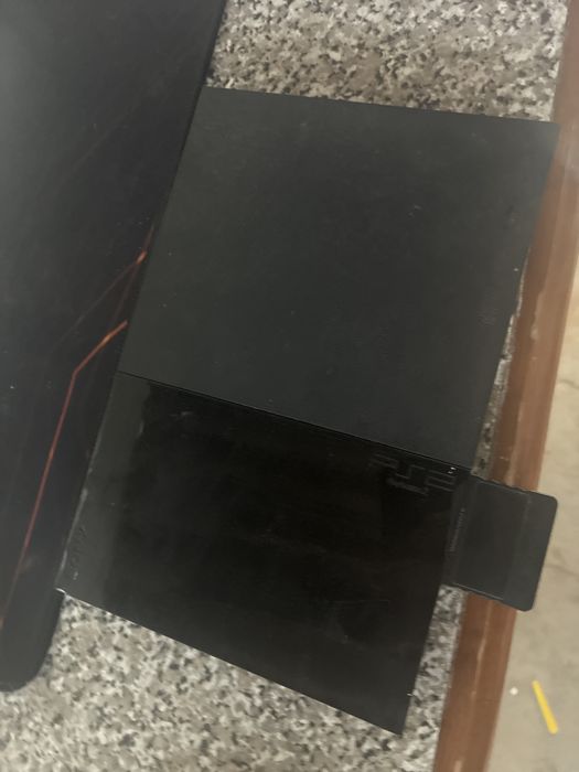 Playstation 2 nao qcompanha cabos nen comando , nao uso mais , por isso a venda