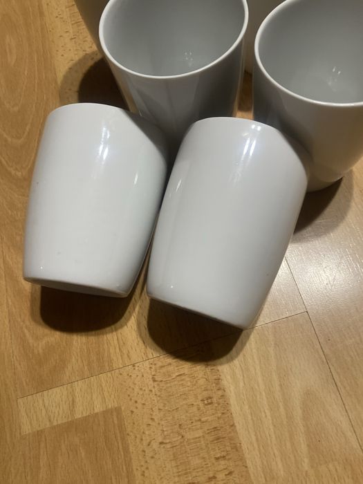Komplet kubków bialych bez ucha.